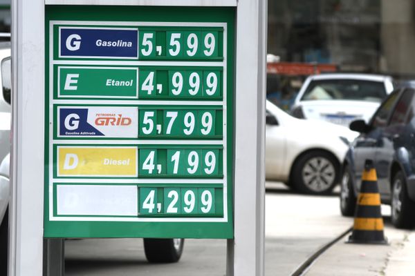 Data: 02/03/2021 - ES - Vitória - Posto Petrobras na Avenida Leitão da Silva - Preço dos combustíveis nos postos da Grande Vitória - Editoria: Economia - Foto: Fernando Madeira - GZ por Fernando Madeira