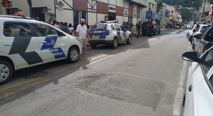 De acordo com informações da Sejus, o interno teve a tentativa de fuga frustrada por inspetores penitenciários, que precisaram atirar, já que o detento não teria obedecido a ordem de parada