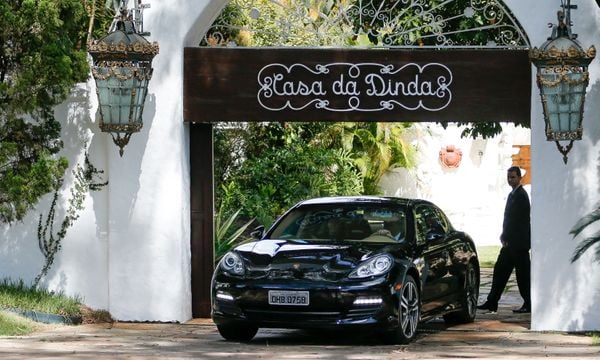 Casa da Dinda, em Brasília, em dia de apreensão conduzida pela Polícia Federal na Operação Lava Jato, em 2015