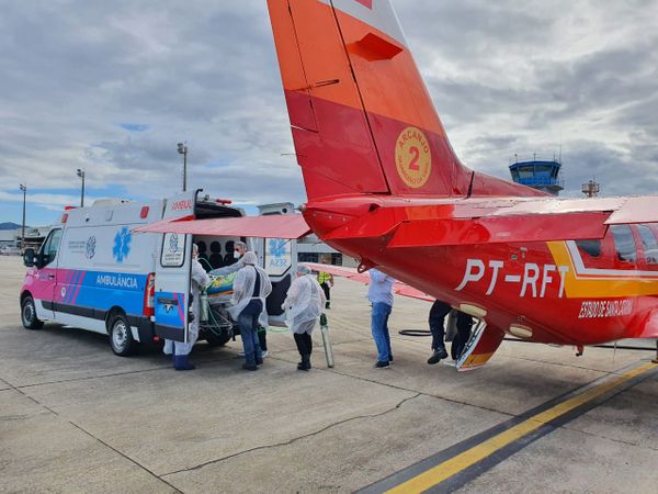 Aeronave do Corpo de Bombeiros transfere primeiro paciente de Covid-19 de Santa Catarina para o Espírito Santo