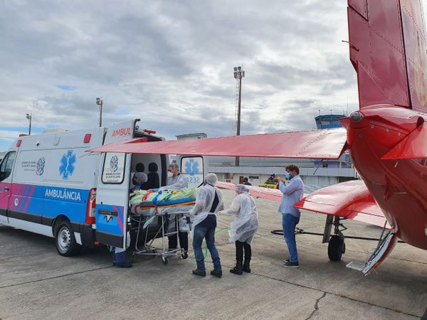 Aeronave do Corpo de Bombeiros transfere primeiro paciente de Covid-19 de Santa Catarina para o Espírito Santo