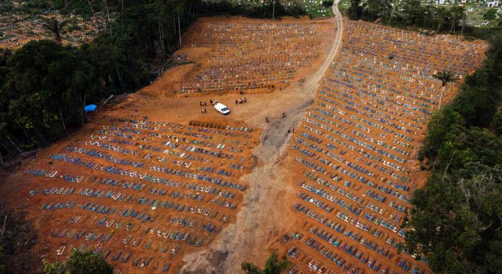 Recordes consecutivos de mortes em decorrência da Covid-19, circulação de novas cepas, colapso de sistemas de saúde e dificuldades para negociar vacinas estão entre as preocupações dos leitores de A Gazeta