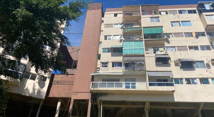 A equipe de engenheiros foi até o edifício Acapulco B, no condomínio residencial Atlântica Ville, em Vitória, nesta quinta-feira (04), após ter recebido denúncia anônima
