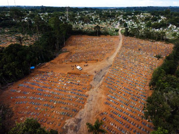 Cemitério público de Manaus, localizado no bairro Tarumã 
