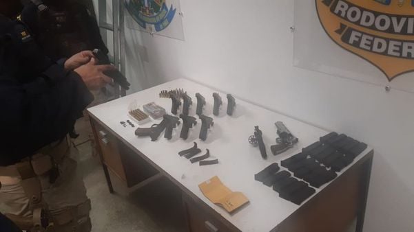 Homem com destino ao ES é preso em São Paulo suspeito de tráfico internacional de armas