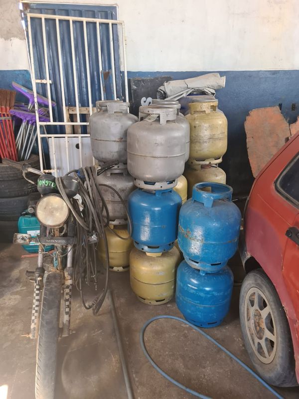 Polícia Civil e ANP encontram no ES postos de combustíveis cometendo irregularidades e distribuidoras de gás de cozinha com botijões clandestinos por Polícia Civil/Secom-ES