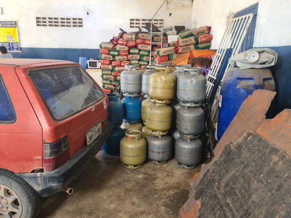 Polícia Civil e ANP encontram no ES postos de combustíveis cometendo irregularidades e distribuidoras de gás de cozinha com botijões clandestinos por Polícia Civil/Secom-ES