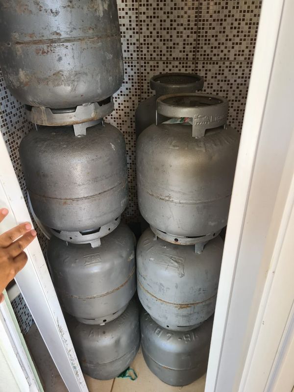 Polícia Civil e ANP encontram no ES postos de combustíveis cometendo irregularidades e distribuidoras de gás de cozinha com botijões clandestinos por Polícia Civil/Secom-ES