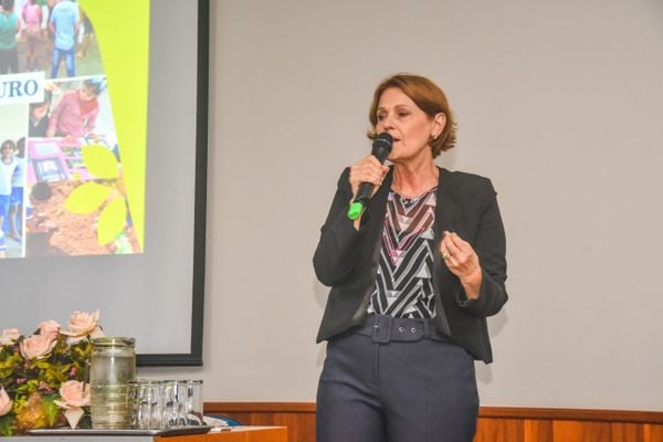  Secretária municipal de Educação de Linhares, Maria Olímpia Dalvi Rampinelli
