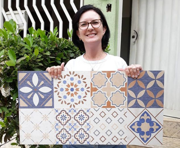 População fez doação de azulejos para a revitalização