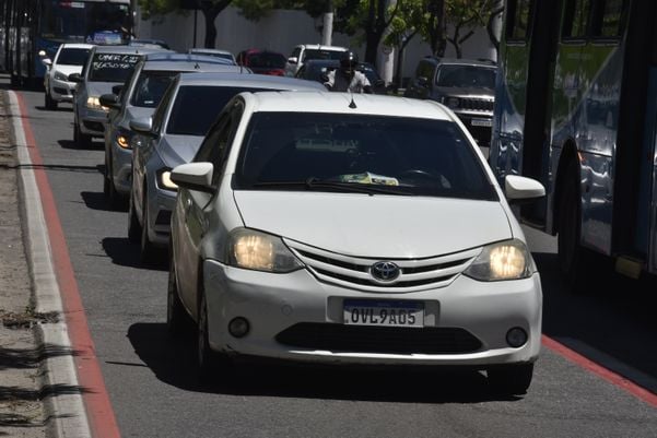Motoristas de aplicativos fazem protesto pedindo reajuste nas tarifas, em Vitória