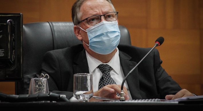Secretário de Saúde Gilberto Figueiredo disse por mensagens que precisa de vagas de UTI; a maioria respondeu que não tem como ajudar