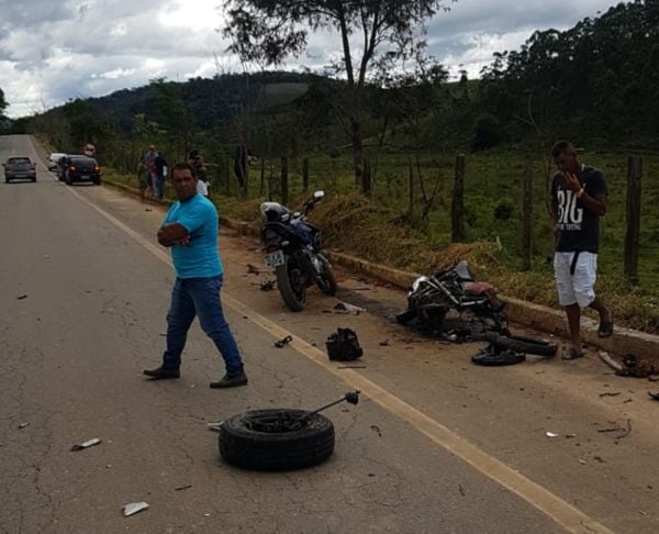 Moto ficou destruídoa