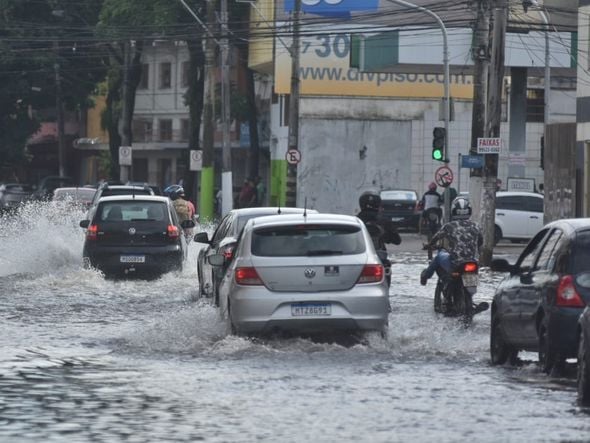 Alagamento na Av. Francelina Setúbal em Vila Velha por Fernando Madeira