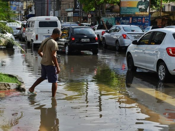 Alagamento na Av. Francelina Setúbal em Vila Velha por Fernando Madeira