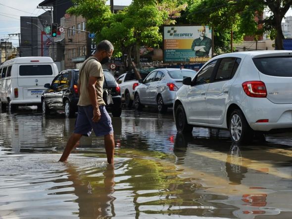 Alagamento na Av. Francelina Setúbal em Vila Velha por Fernando Madeira