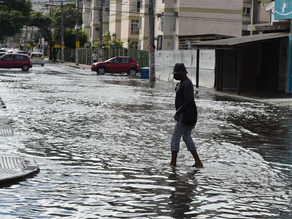 Alagamento na Avenida Jair de Andrade  em Itapoã, Vila Velha por Fernando Madeira
