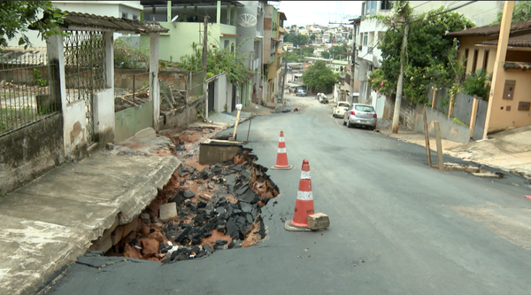 Durante o mês de fevereiro, a principal rua do bairro ficou alagada três vezes