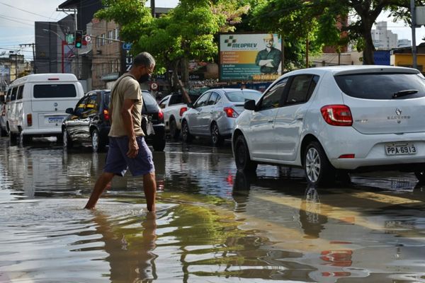 Alagamento na Av. Francelina Setúbal em Vila Velha por Fernando Madeira