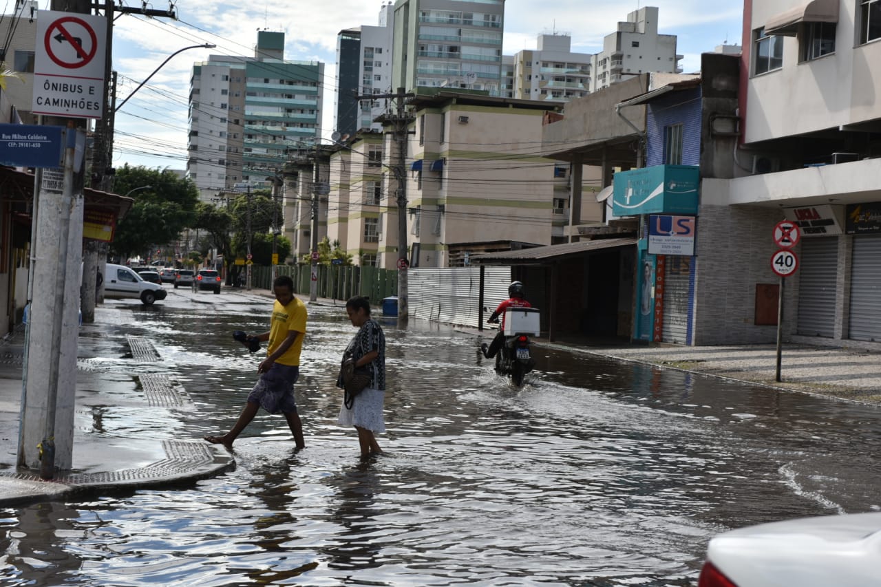 A Gazeta | Chuva No ES: Tempestade Com Raios Causa Alagamentos Na ...