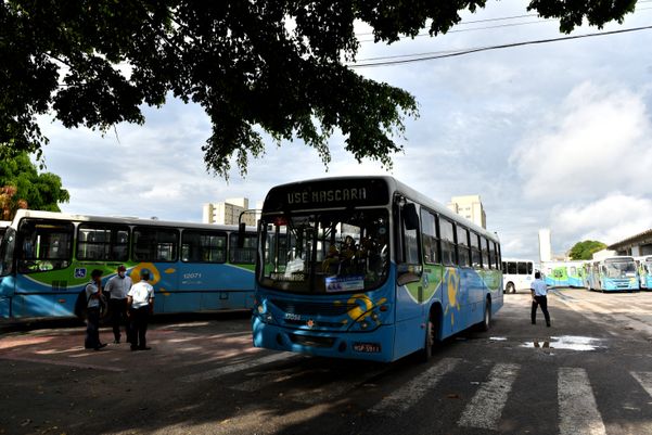  Paralização dos rodoviários, os ônibus foram impedidos por representantes do Sindicato dos Rodoviários de sair das garagens