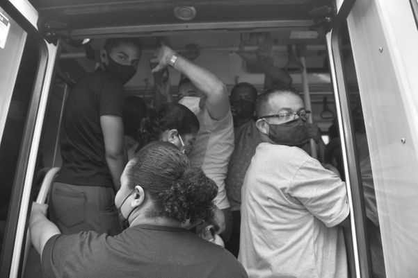 Ônibus lotado devido a protesto de rodoviários nesta segunda-feira (8), na Grande Vitória