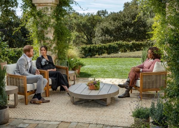 Príncipe Harry e Meghan Markle durante entrevista a Oprah
