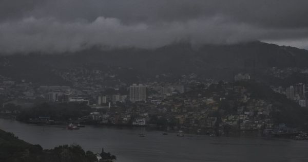 Chuva forte já causa pontos de alagamento na Grande Vitória | A Gazeta