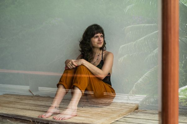 A arquiteta Clara Sampaio faz a curadoria para o projeto 