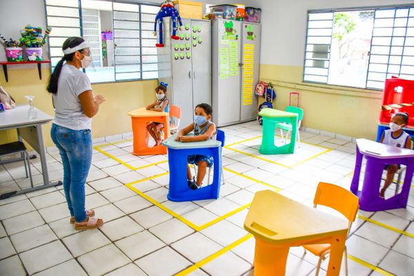 Aulas da educação infantil em Linhares