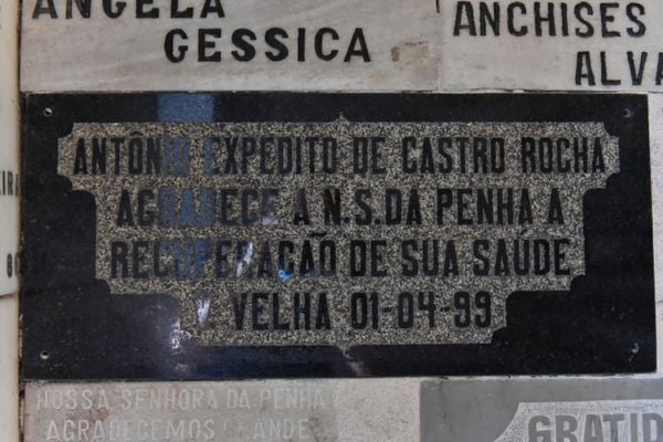 Placa de agradecimento pela recuperação da saúde por Fernando Madeira