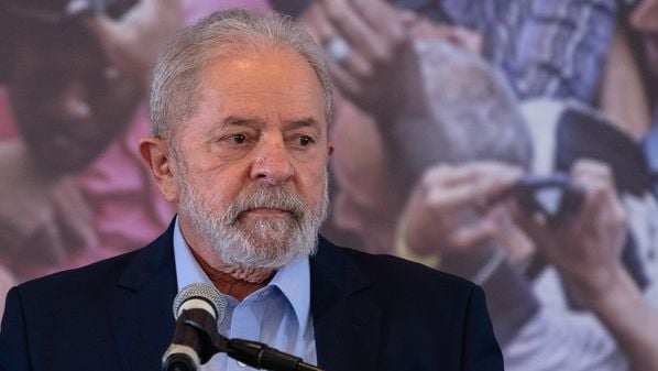 Caso ocorreu em 1998. Lula afirmou que sequestradores presos estavam em greve de fome e poderiam morrer na prisão, então decidiu interceder junto a Fernando Henrique Cardoso