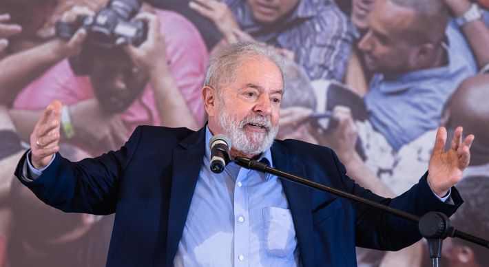 Os ministros entenderam que o bloqueio de bens não pode ser mantido porque ele foi determinado pela Lava Jato e os casos de Lula foram retirados da alçada da operação
