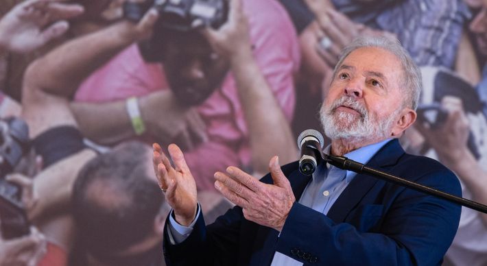 O ex-presidente, no entanto, não foi inocentado. Os ministros ainda devem decidir se os processos devem ser remetidos à Justiça Federal do Distrito Federal ou de São Paulo