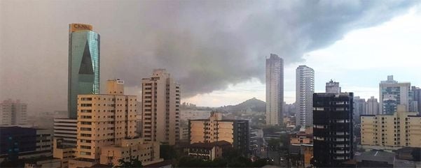 Dia vira noite em Vila Vekha  por Adriana Rios 