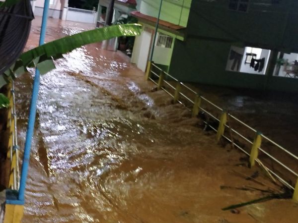 Enchente no bairro Vila Viana, em Alegre