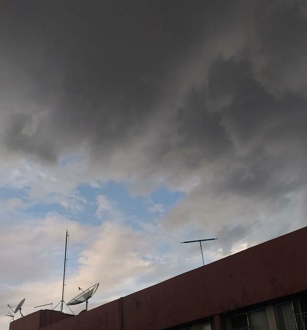 O céu fucou por Leitor/Thaiana Gomes