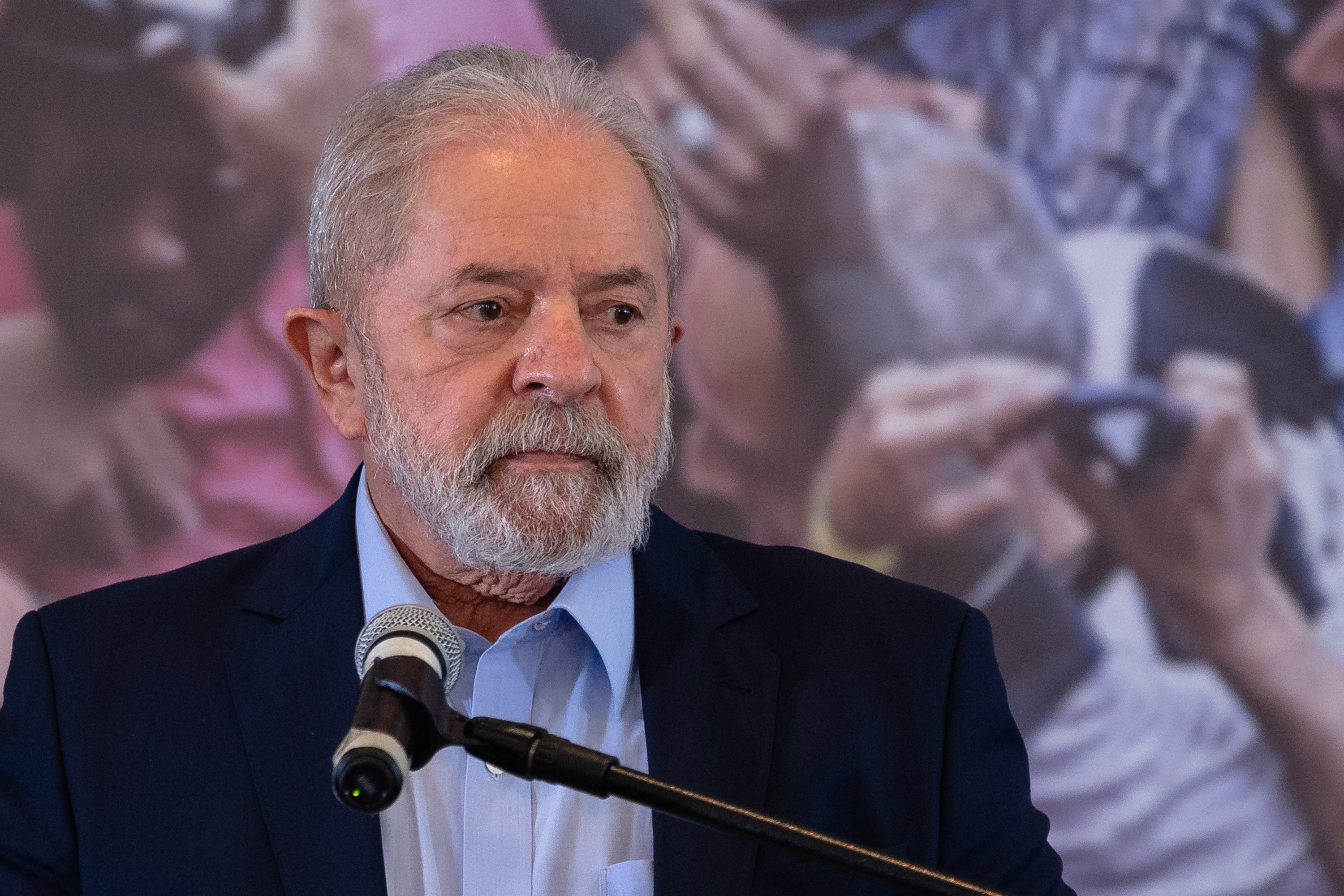 Caso ocorreu em 1998. Lula afirmou que sequestradores presos estavam em greve de fome e poderiam morrer na prisão, então decidiu interceder junto a Fernando Henrique Cardoso