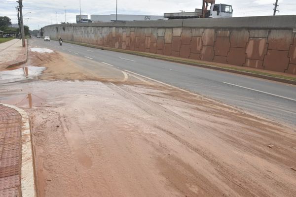 Trecho da BR 101 que fica alagado em fortes chuvas apresenta sujeita no dia seguinte por Ricardo Medeiros