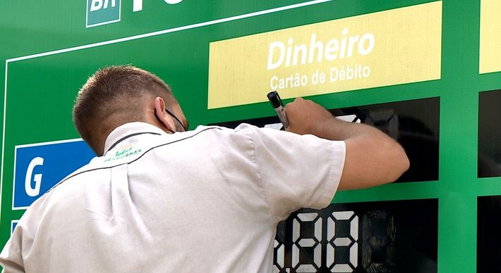 Valor do litro do combustível é encontrado acima de R$ 6,50 em mais da metade dos municípios capixabas, segundo painel da Sefaz