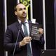 Imagem - "Enfia no rabo", diz Eduardo Bolsonaro sobre uso de máscara contra Covid