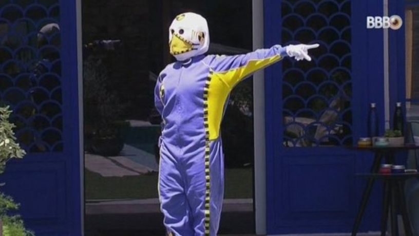 BBB 21: vestida de dummy, Carla Diaz volta à casa após paredão falso e quarto secreto