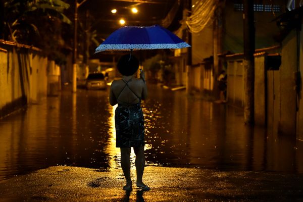  Chuva forte deixa ruas alagadas no bairro Nova América, em Vila Velha 