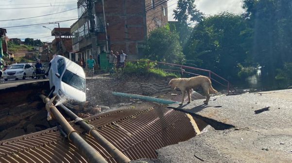 Ponte foi destruída pela força da água da chuva em Planalto Serrano, na Serra por Kaique Dias/TV Gazeta