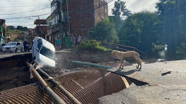 Ponte foi destruída pela força da água da chuva em Planalto Serrano, na Serra
