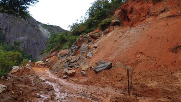 A previsão é que a via seja liberada em dois dias, segundo o DER-ES