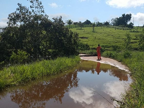 Após forte chuva, ES 137 está totalmente interditada em Pinheiros por Divulgação/DER