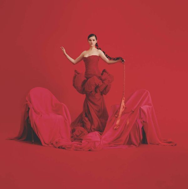A cantora Selena Gomez na capa do disco 