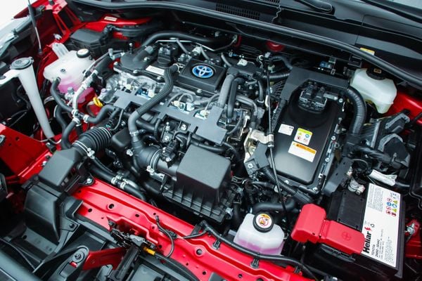 O modelo conta com duas opções de motores: 2.0L Dynamic Force flex com transmissão Direct Shift de 10 marchas e injeção direta, e o sistema híbrido que combina três motores, dois elétricos e um a combustão flexfuel.