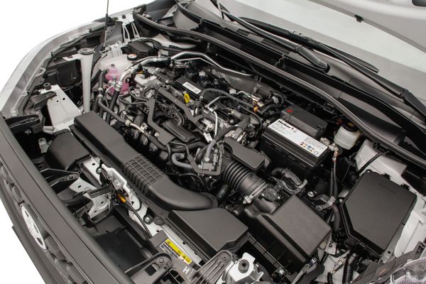  O motor 2.0L Dynamic Force Dual VVT-iE 16V DOHC de ciclo Atkinson Flex, rende 177 cv de potência a 6.600 rpm, quando abastecido com etanol, e 169 cv, a 6.600 giros, com gasolina. O torque máximo abastecido com etanol ou gasolina é 21,4 kgf.m a 4.400 rpm. por Toyota/Divulgação